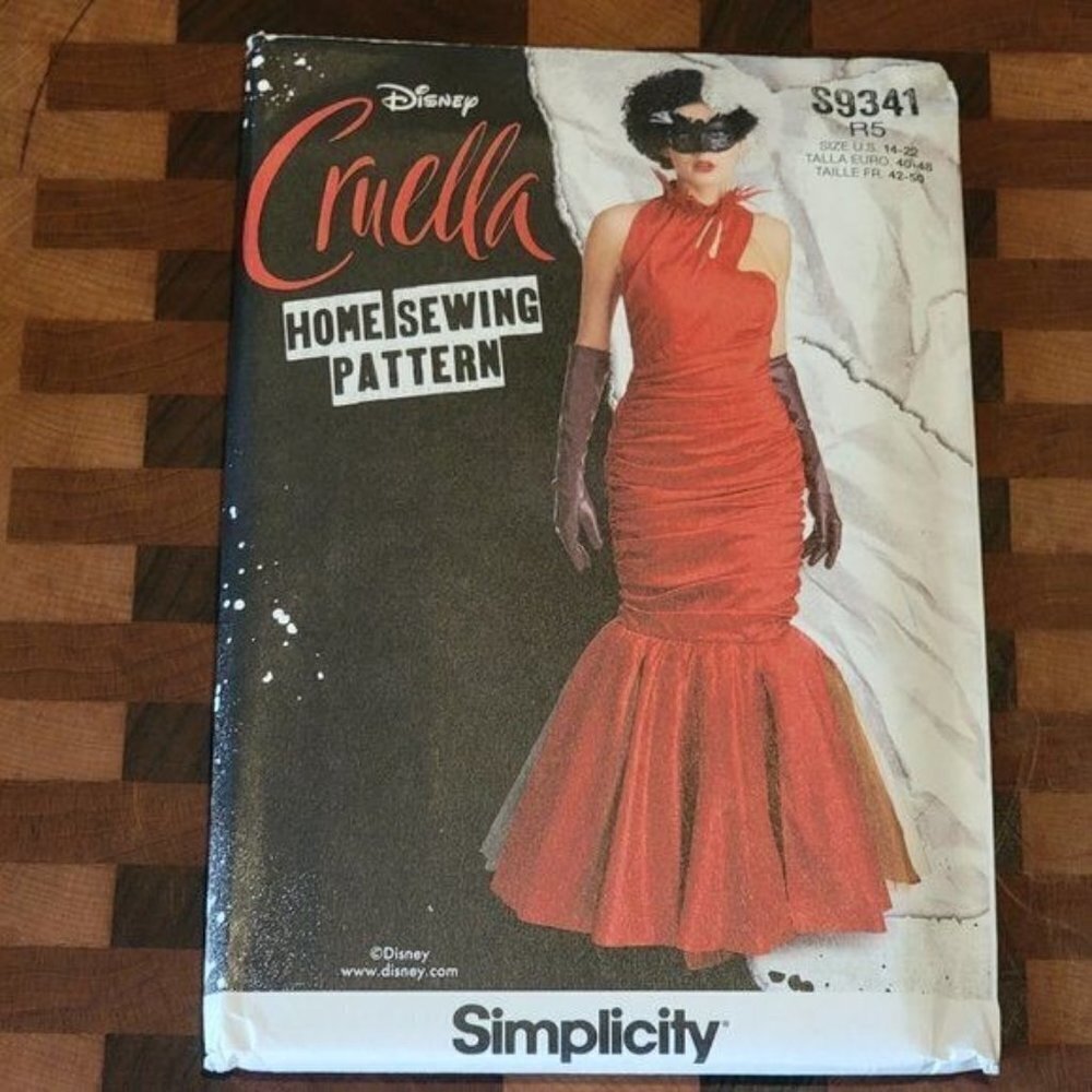 Simplicity 9341 - uncut - Disney Cruella - 14-22